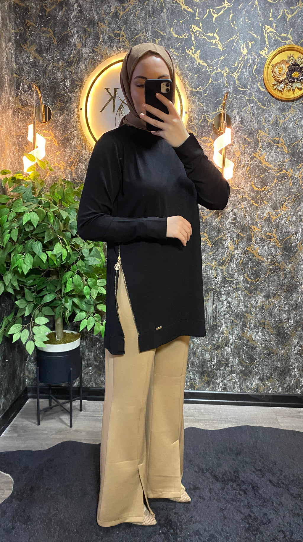 FERMUAR DETAYLI MERSERİZE BLUZ SİYAH