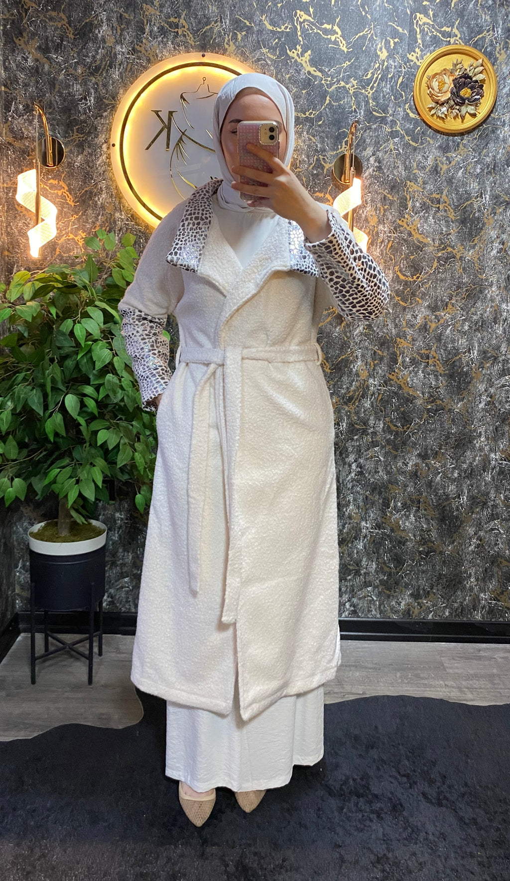 GÜMÜŞ DETAYLI BUKLET KABAN BEYAZ